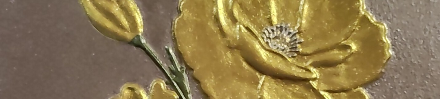 Detalle de una obra floral en relieve de Nicoleta Filip